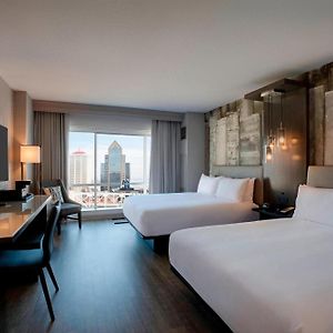 Cityscape Guest room 2 Queen City view